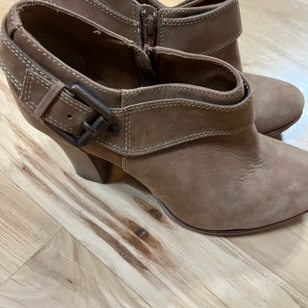 Sofft Stylish Tan Ankle Boots - Picture 6 of 6